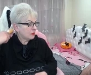 kaylesmoll is a 63 year old female webcam sex model.