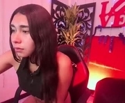 naomybenedetti is a 18 year old female webcam sex model.