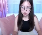 addellinaa is a 18 year old female webcam sex model.