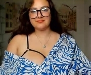 dariamur is a 19 year old female webcam sex model.