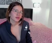 julietasantosjb is a 18 year old female webcam sex model.