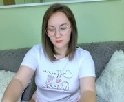 gwen_lady is a  year old female webcam sex model.