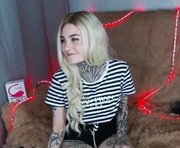 _peni_wise_ is a  year old female webcam sex model.