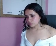 jineth_gh is a 19 year old female webcam sex model.