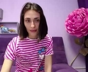 astidream is a 18 year old female webcam sex model.