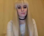 samanthavixen is a 19 year old female webcam sex model.