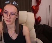 cozymell is a 18 year old female webcam sex model.