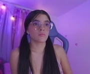 fernanda_mapura is a 20 year old female webcam sex model.