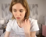 moiraalsbrook is a 18 year old female webcam sex model.