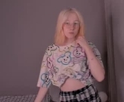 nancy_slark is a 18 year old female webcam sex model.