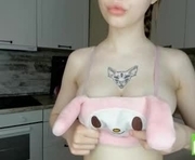 taitfollin is a 19 year old female webcam sex model.