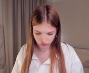 roxanamints is a 18 year old female webcam sex model.