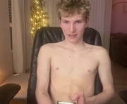 blondiewyatt18 is a 18 year old male webcam sex model.