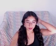 giss_gh is a 18 year old female webcam sex model.