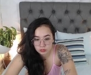 iris_011 is a  year old female webcam sex model.