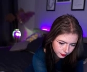 sirenevelyn is a 18 year old female webcam sex model.