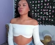 xiomara_cutte is a 18 year old female webcam sex model.