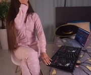 araacey is a 18 year old female webcam sex model.