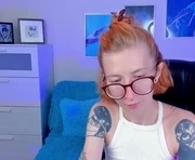 luverance is a 19 year old female webcam sex model.