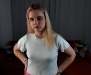 darelcottingham is a 18 year old female webcam sex model.