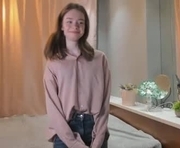 elenecouch is a 18 year old female webcam sex model.