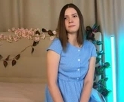 norahhogan is a 18 year old female webcam sex model.