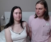 alice_and_jonathan is a 20 year old couple webcam sex model.