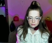 alicia_folow is a 20 year old female webcam sex model.