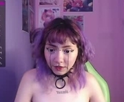 alicedang3r is a 19 year old female webcam sex model.