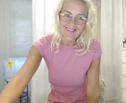 lolaaelita is a 37 year old female webcam sex model.