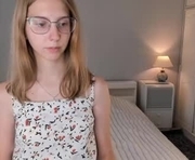 chillichi is a 18 year old female webcam sex model.