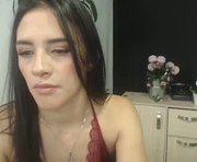 r4veenn is a 25 year old female webcam sex model.