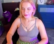 karambamoon is a 19 year old female webcam sex model.