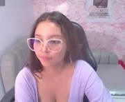 sofia_gonzalez_t is a 18 year old female webcam sex model.