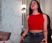 little_lucy_gh is a 18 year old female webcam sex model.