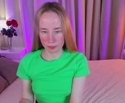 cassie_kelman is a 18 year old female webcam sex model.