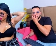 alinaanddarell is a 33 year old couple webcam sex model.