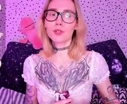 milajuice is a  year old female webcam sex model.