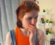 cloverbradway is a 18 year old female webcam sex model.