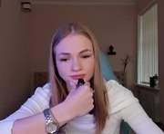 g_pointg is a 18 year old female webcam sex model.