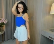 orvahascall is a 18 year old female webcam sex model.