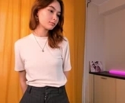 florahartill is a 18 year old female webcam sex model.