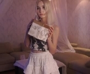 alodiedonnay is a 18 year old female webcam sex model.