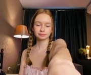 nayeon_nicetouch is a 18 year old female webcam sex model.