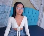 silena_moon is a 19 year old female webcam sex model.