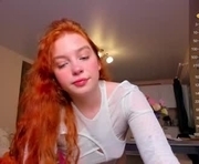 cinnabongirls is a 18 year old female webcam sex model.