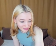 p1ck_me is a 18 year old female webcam sex model.