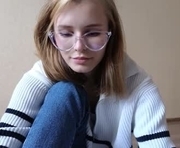 elsa_limerence is a 19 year old female webcam sex model.