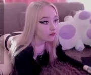 bonniemoonn is a 20 year old female webcam sex model.