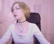 miliy_ is a  year old female webcam sex model.